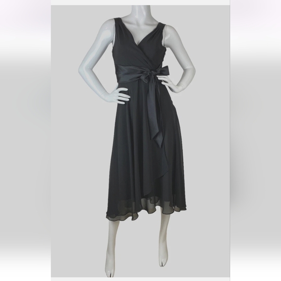 Evan Picone Dresses & Skirts - Evan Picone Elegant Black Sleeveless Dress